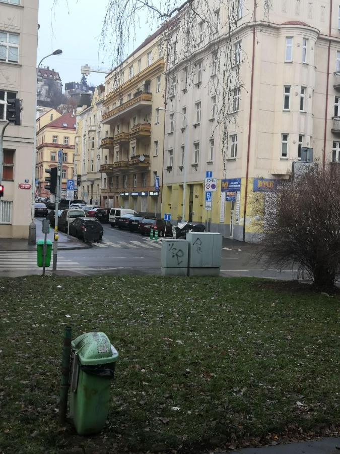 Economy Flat 18 Minutes From Vaclavske Namesti Прага Экстерьер фото